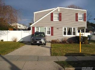 139 S Fordham Rd, Hicksville, NY 11801