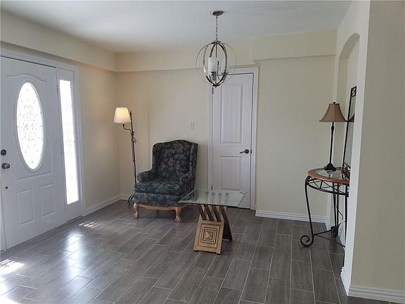 3rd image of 5701 Sweetwater Dr