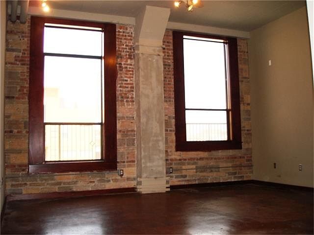 1st image of 2205 McKinney St APT 311