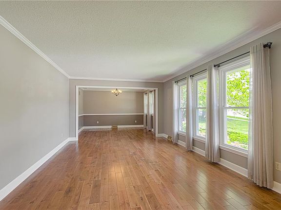 5th image of 1907 Clay Dr
