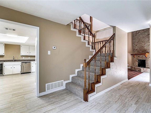 4th image of 2710 Country Lake Dr