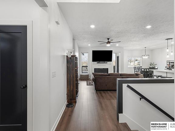 2nd image of 5838 N St