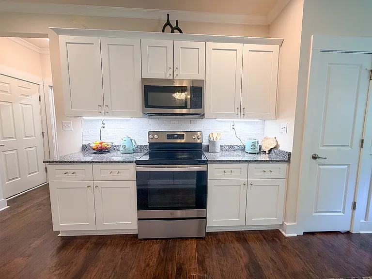 1004 Josey Ln — Photo 11