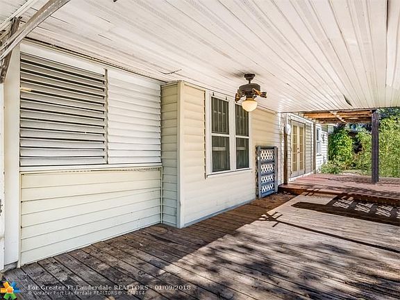 4th image of 612 SW 6th Ave