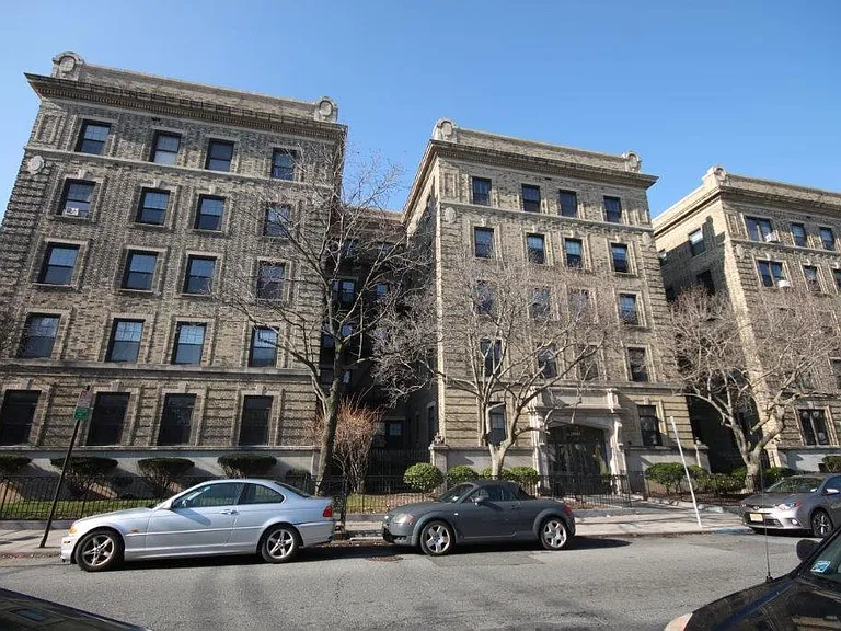 1000 Hudson St #404 — Photo 1