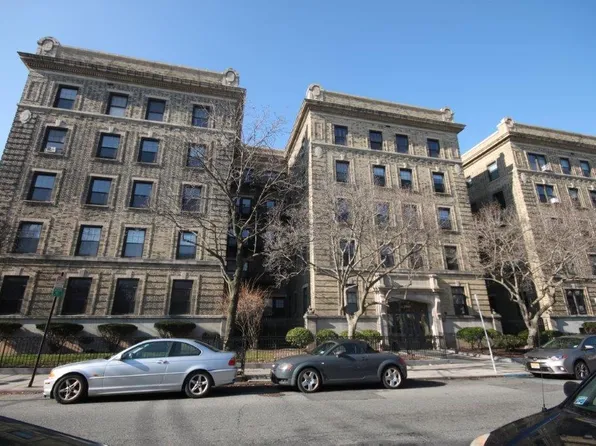 1000 Hudson Street image 1 of 15