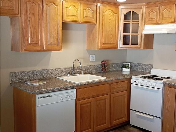 3rd image of 812 W Huntington Dr #19