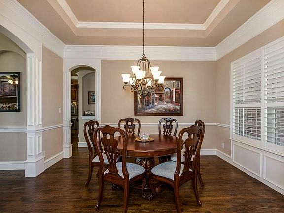 4th image of 404 Crestfield Ct