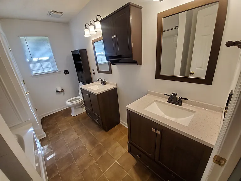 504 Bedford Ct — Photo 9