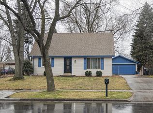 813 Mulberry Ln, Waukesha, WI 53189