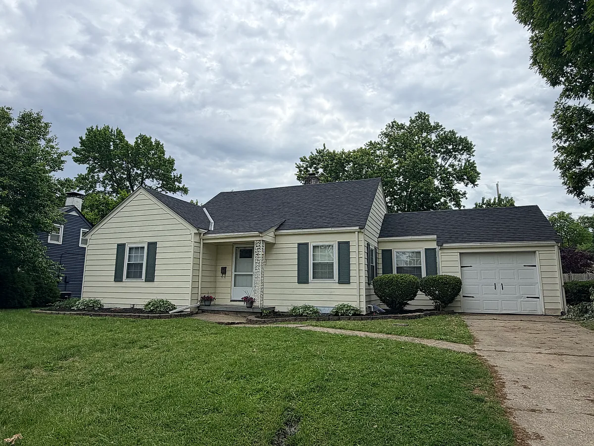 Building Photo - 1633 Sunset Dr