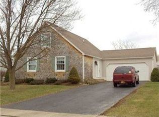 4555 Roundtree Rd, Hamburg, NY 14075