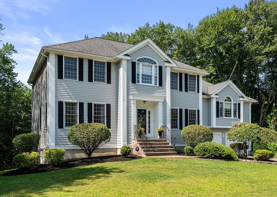 1st image of 4 Green Meadow Dr