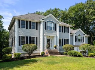 4 Green Meadow Dr, Lynnfield, MA 01940