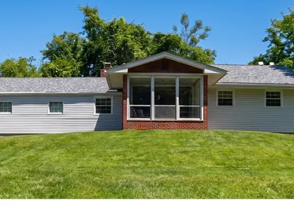 10300 Dudley Dr, Saint Louis, MO 63137