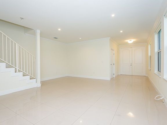 3rd image of 3163 Elizabeth St #0