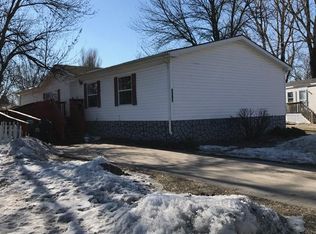 2515 Estabrook Dr, Grand Forks, ND 58201