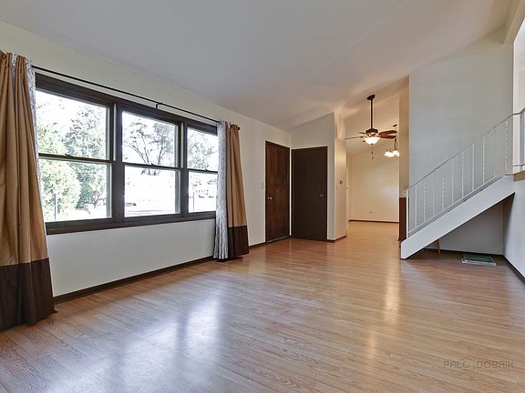 3rd image of 465 Maplewood Dr