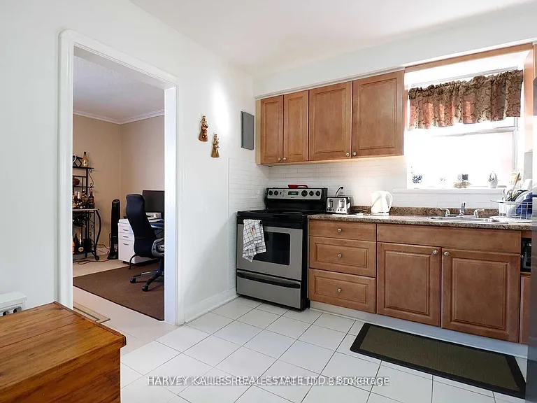 88 Trethewey Dr #4 — Photo 9
