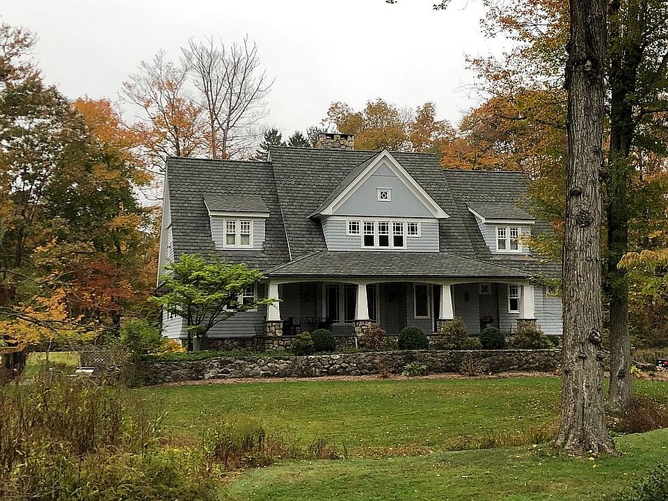 2nd image of 4 Tanglewood Ln