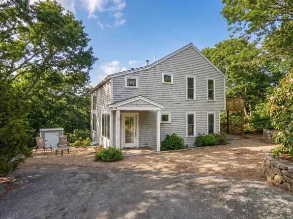 18 Wood Duck Way, Oak Bluffs, MA 02557