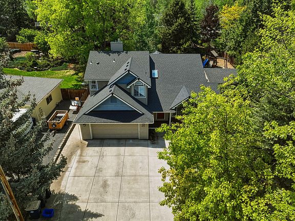 2nd image of 973 NE Paula Dr