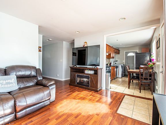 4th image of 122 Green Ln