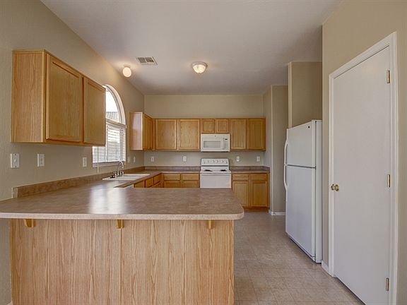 4th image of 2656 S 89th Dr