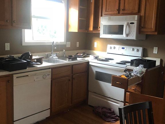 4th image of 917 Hazelbrook Way #11