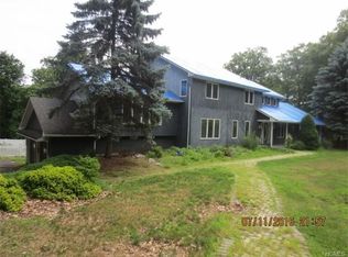 9 Tomkins Ridge Rd, Tomkins Cove, NY 10986