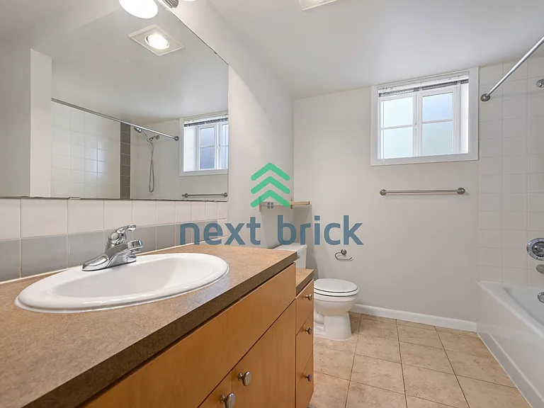 124 Bellevue Ave E #206 — Photo 8