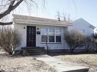 1302 Henrietta St, Pekin, IL 61554