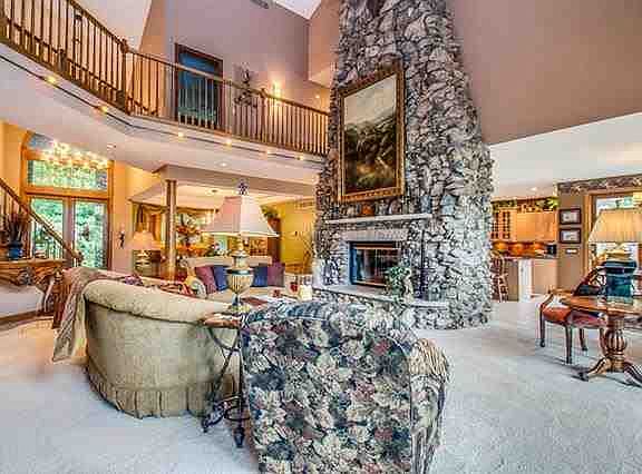 3rd image of 25772 Valley Dr