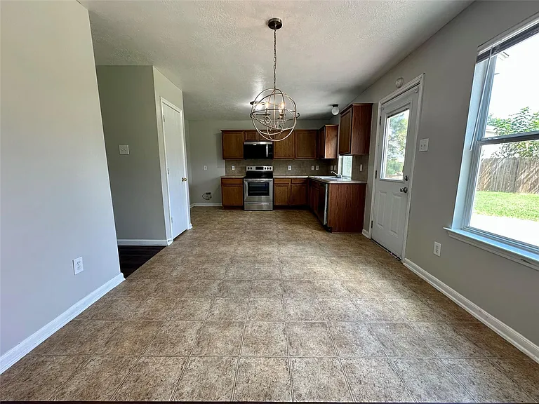 8607 Heather Bluff Ct — Photo 4