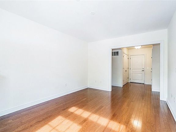 3rd image of 101 Sheldrake Pl #1016