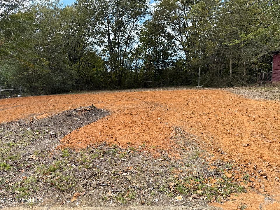 2nd image of 405 S Foster Dr