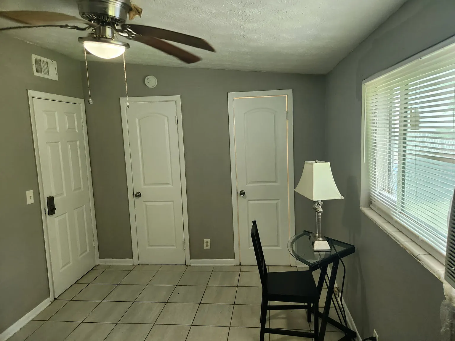 5 bed, $1,000 — Photo 4