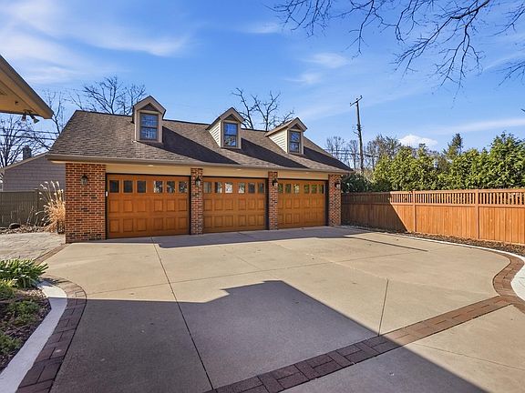 4th image of 1627 Doone Rd