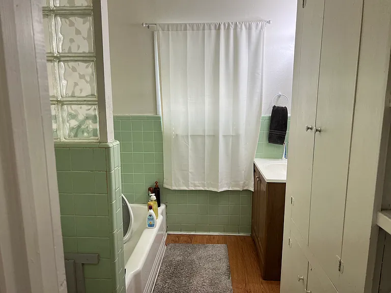 1006 N College St — Photo 9