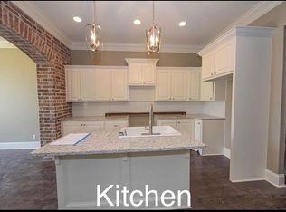 232 Santander Dr, Youngsville, LA 70592