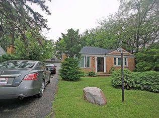 1955 Laura Ln, Des Plaines, IL 60018