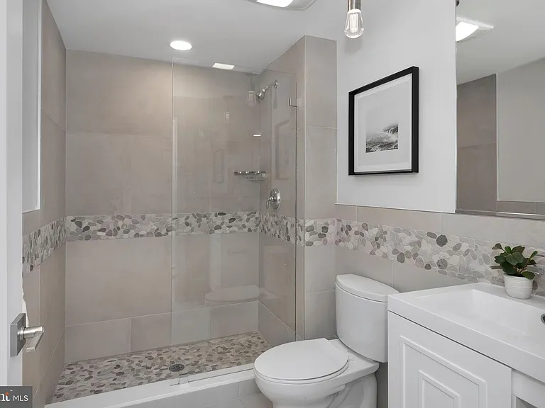 166 John St #2 — Photo 12