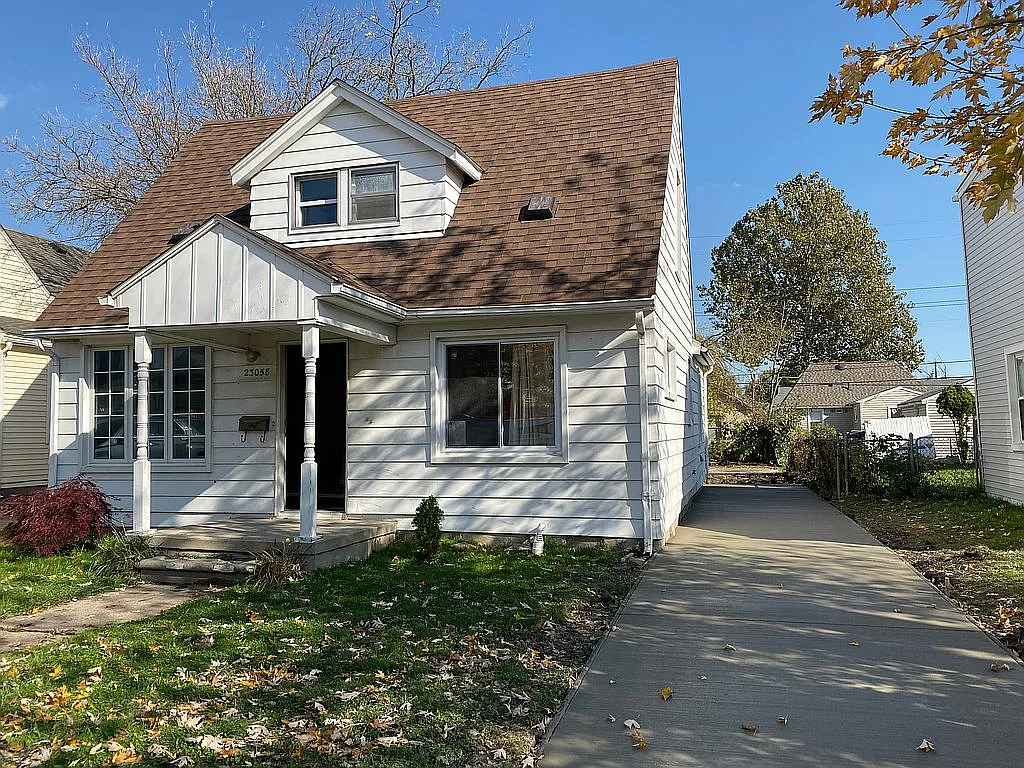 23058 Reynolds Ave photo 1