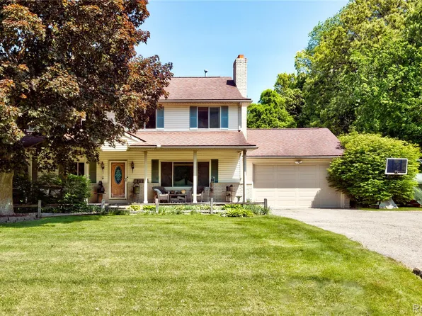 2697 Holland St, Lake Orion, MI 48360