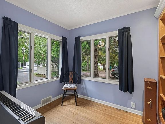 4th image of 944 Mahtomedi Ave