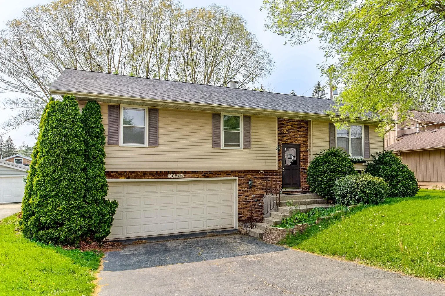 20576 N Elizabeth Ave photo 1