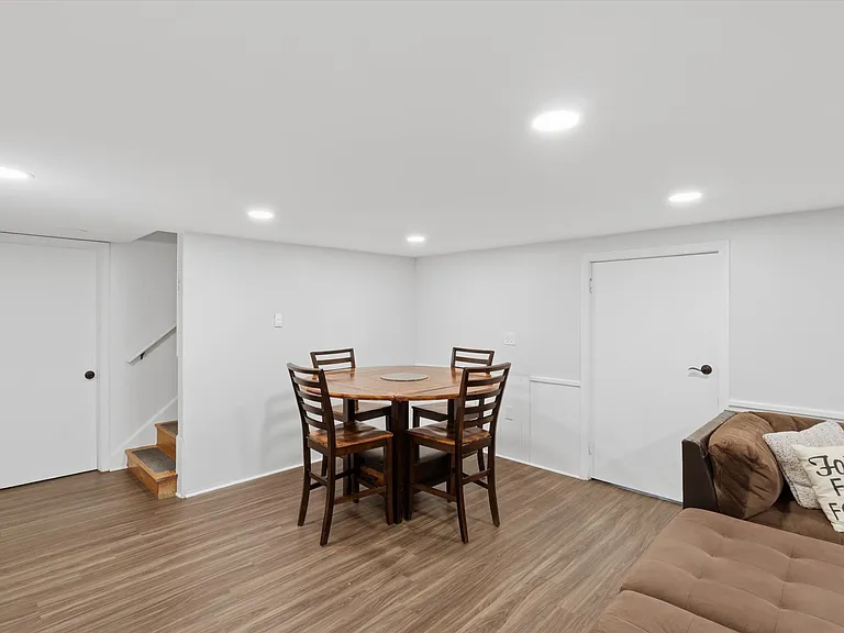 9 Linden Blvd — Photo 26