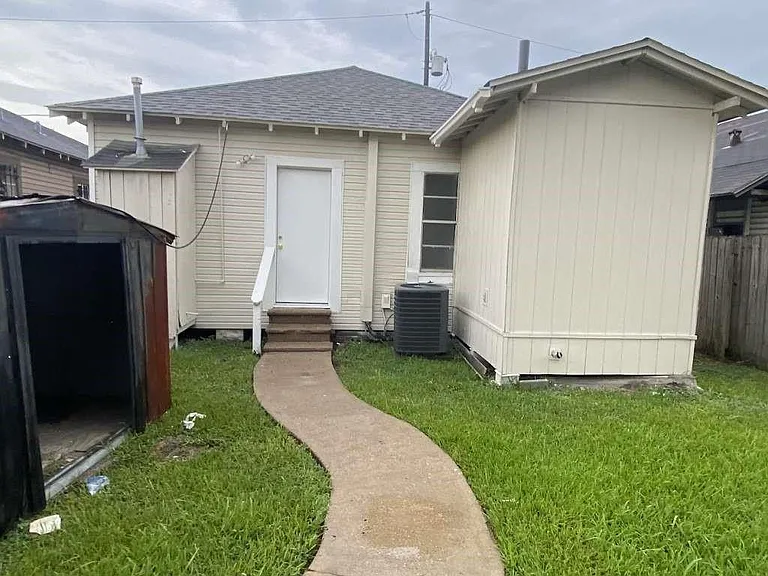 8213 E Erath St — Photo 11