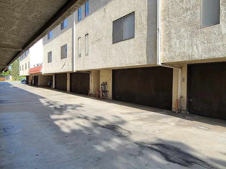 132 N Marengo Ave #D — Photo 14