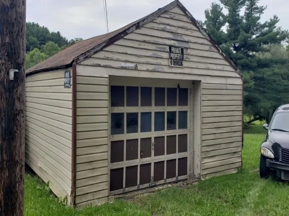 5920 Main St SE, New Philadelphia, OH 44663